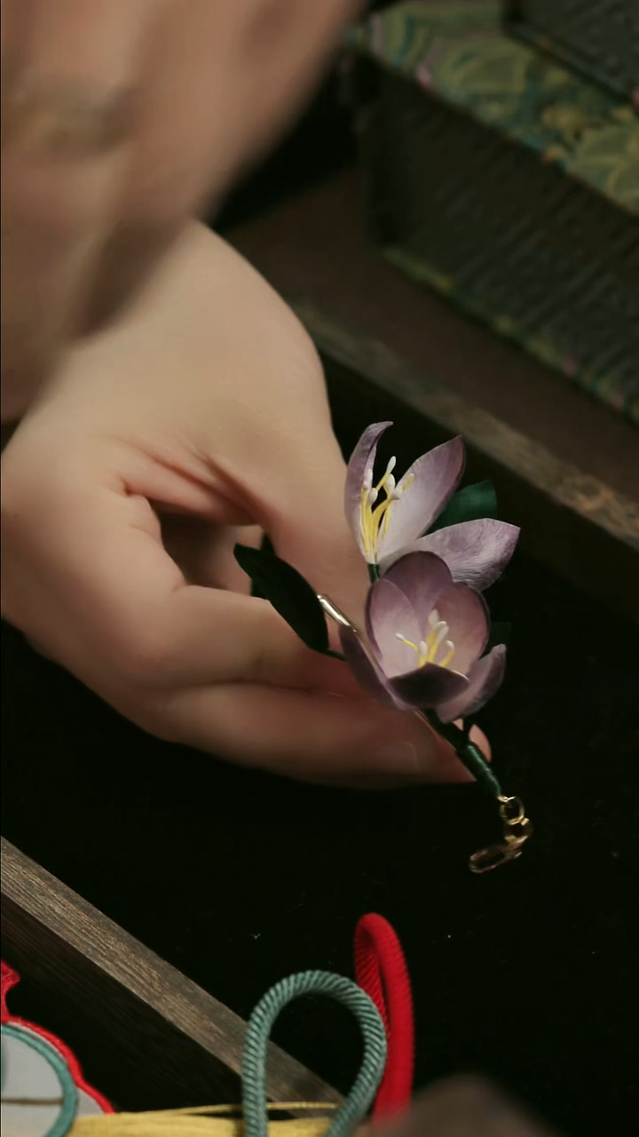 刺绣湘传礼纯手工胸针