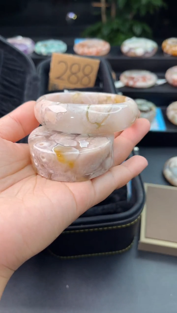 【闪购商品】石英质玉手镯未镶嵌赠送镯心（圈口56
