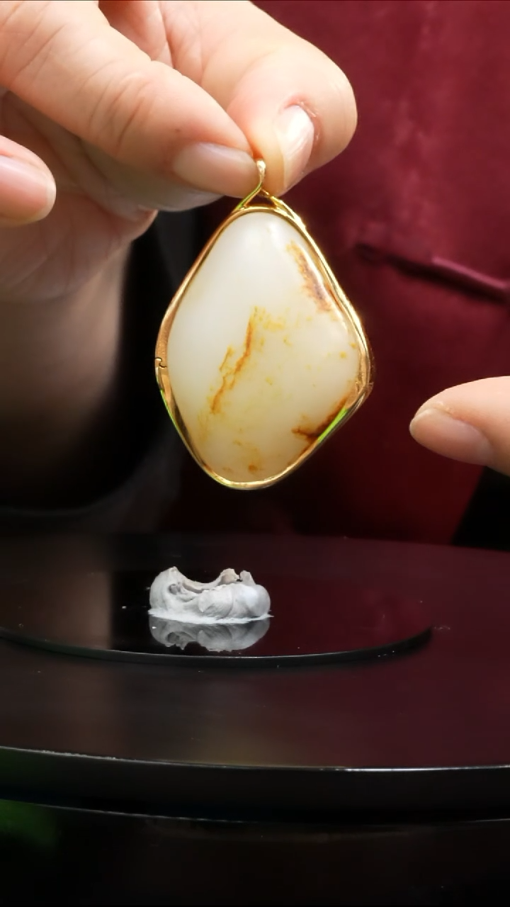 【闪购商品】和田玉吊坠(不含链)18K金镶嵌47.4克和田玉原石