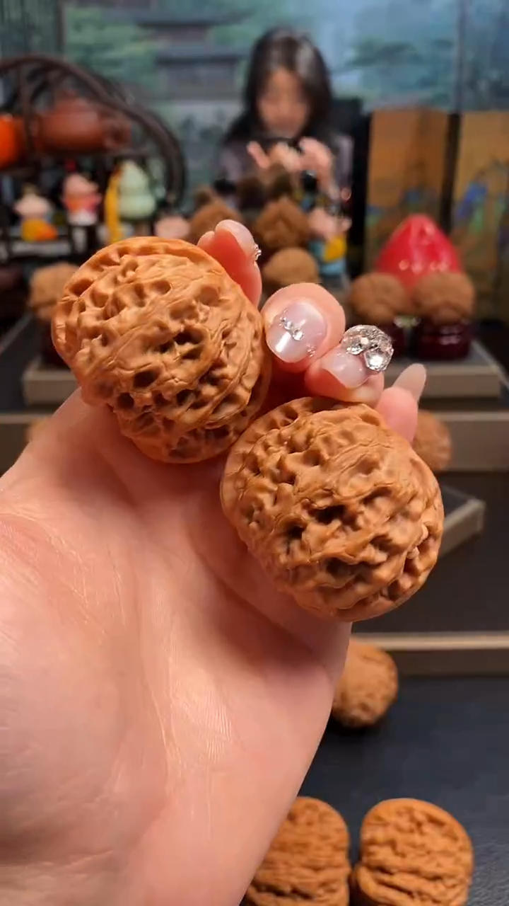 【闪购商品】文玩核桃吊坠K364苹果园42