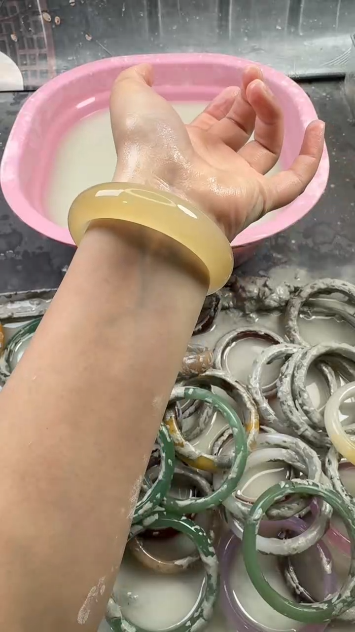 【闪购商品】石英质玉手镯未镶嵌53