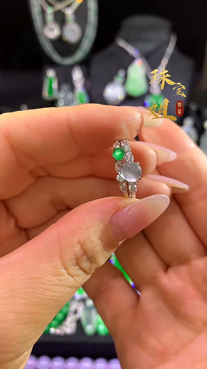 18K金镶嵌戒指翡翠戒指