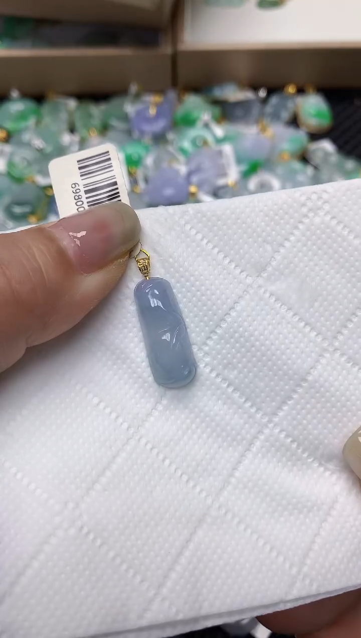 颈饰18K金镶嵌翡翠111111111111