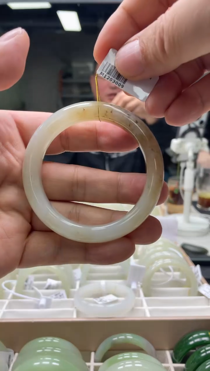 【闪购商品】和田玉手镯未镶嵌编码3009 圈口56-57