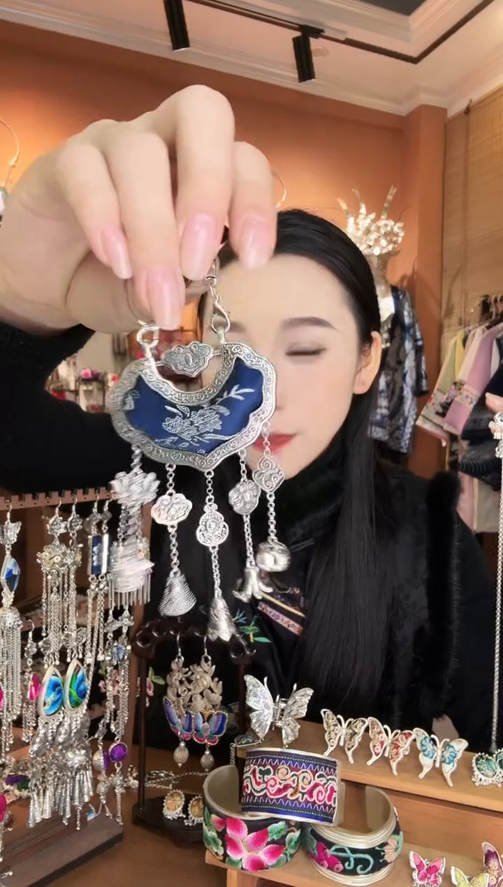 刺绣纯手工民族风吊坠