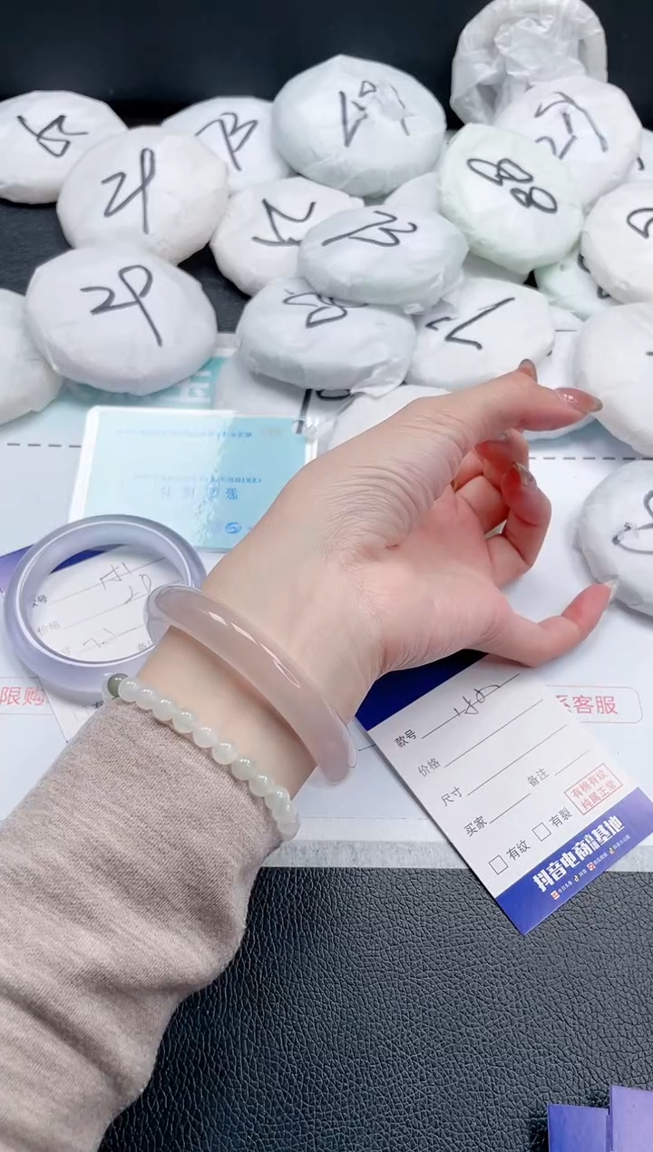 【闪购商品】石英质玉手镯未镶嵌14J152-59