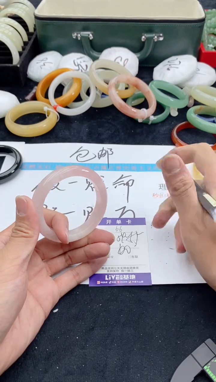 【闪购商品】石英质玉手镯未镶嵌66