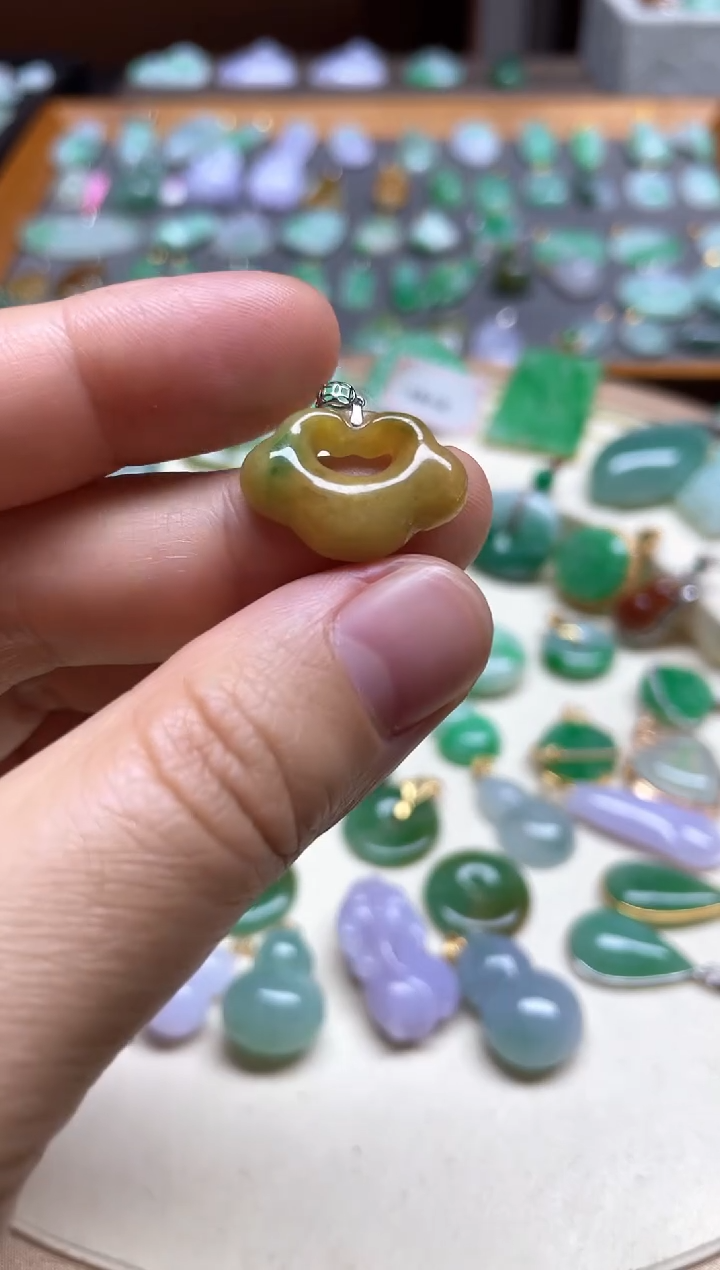 【闪购商品】翡翠颈饰18K金镶嵌如意