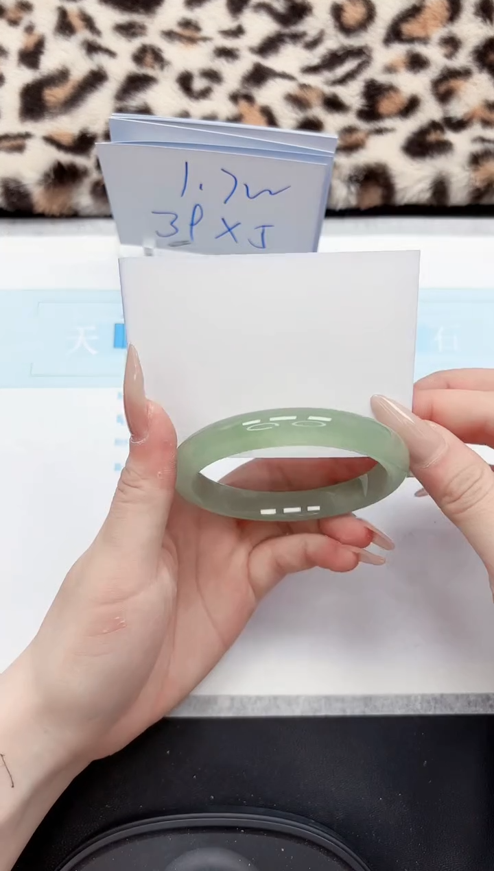 【闪购商品】石英质玉手镯未镶嵌213-57