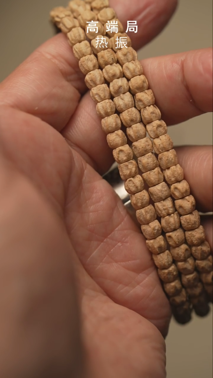 【闪购商品】柏香籽/百香籽吊坠方尊