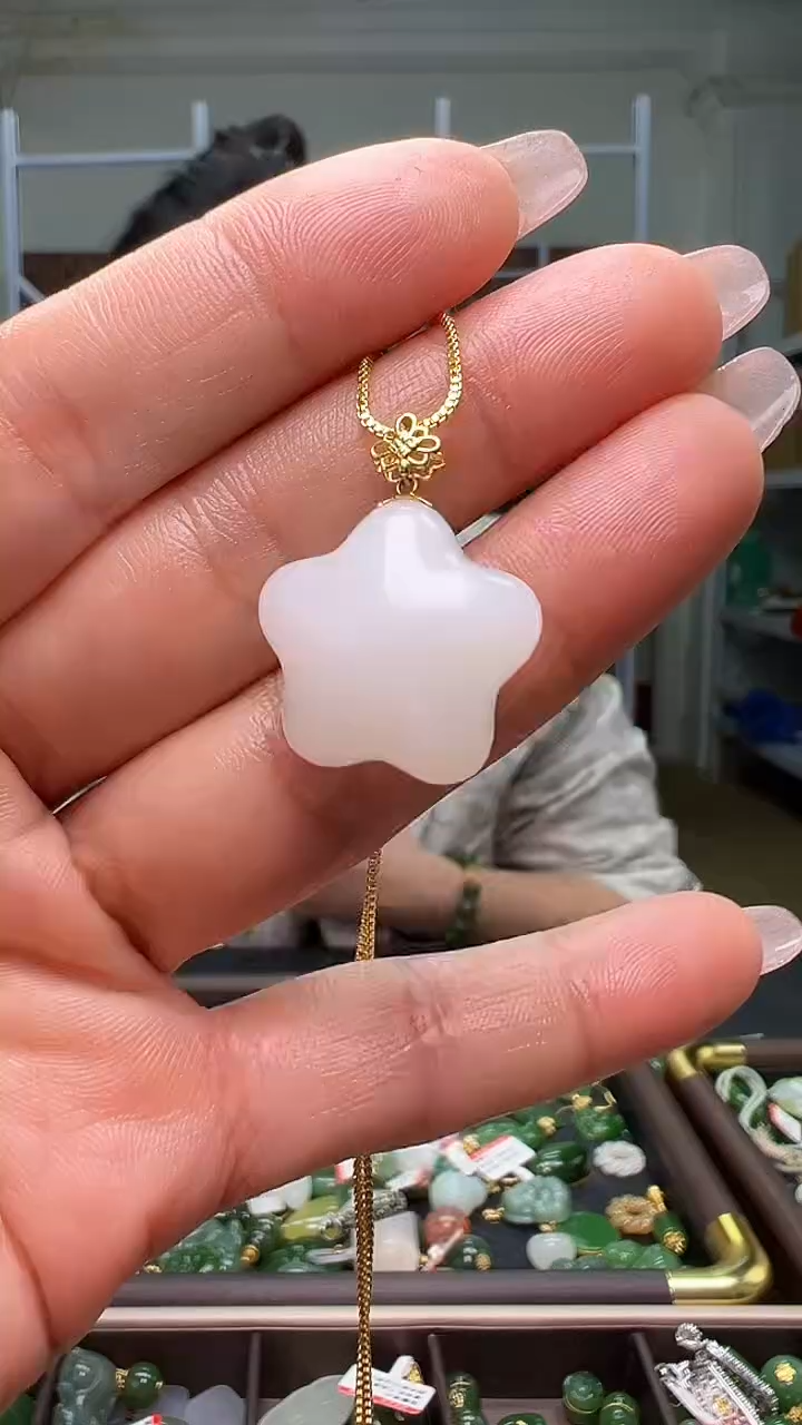 颈饰18K金镶嵌和田玉（多样性发货.发其一)12.10.42