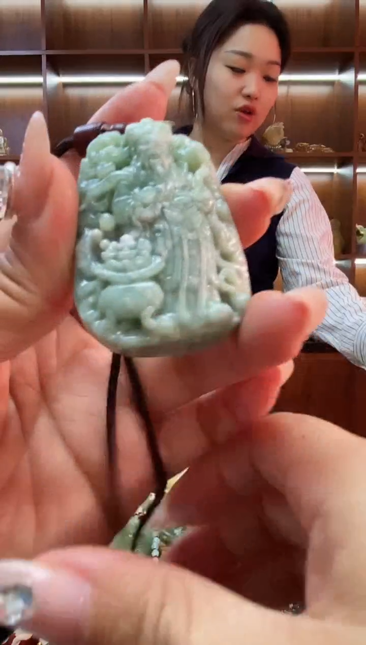 未镶嵌蛇纹石玉吊坠     