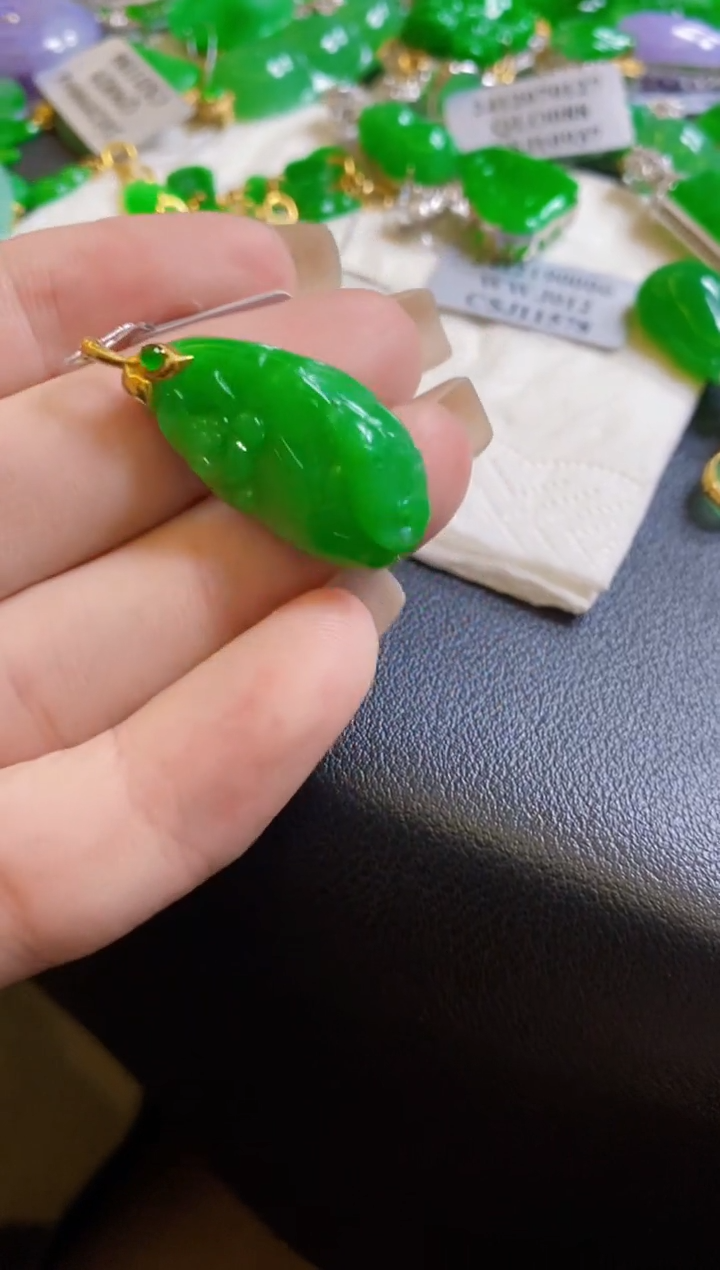 【闪购商品】翡翠颈饰18K金镶嵌荷叶