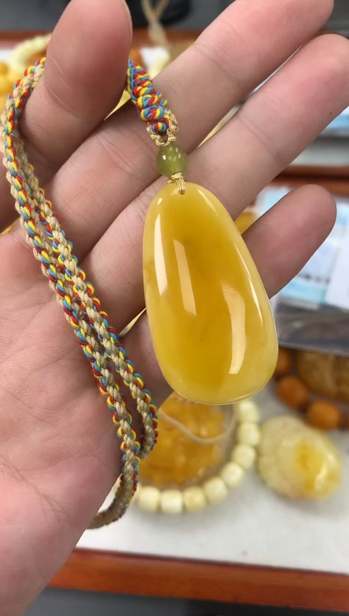 【闪购商品】蜜蜡裸石未镶嵌吊坠