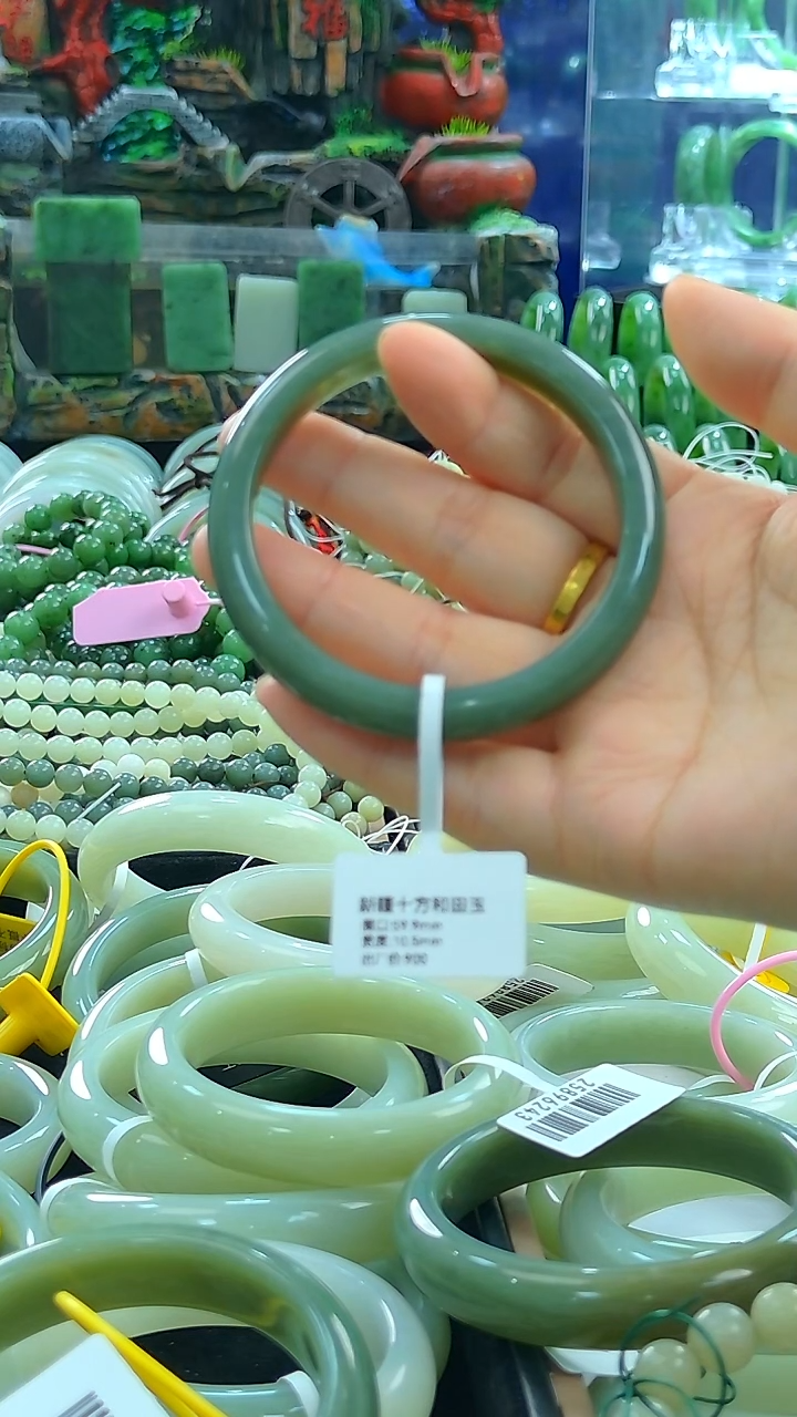 未镶嵌手镯和田玉60圈口