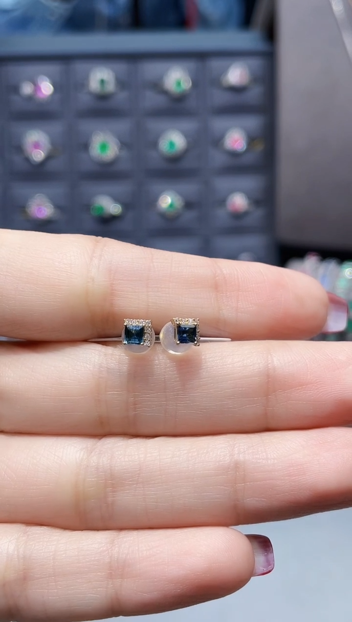 【闪购商品】蓝宝石耳钉18K金镶嵌0.45克拉