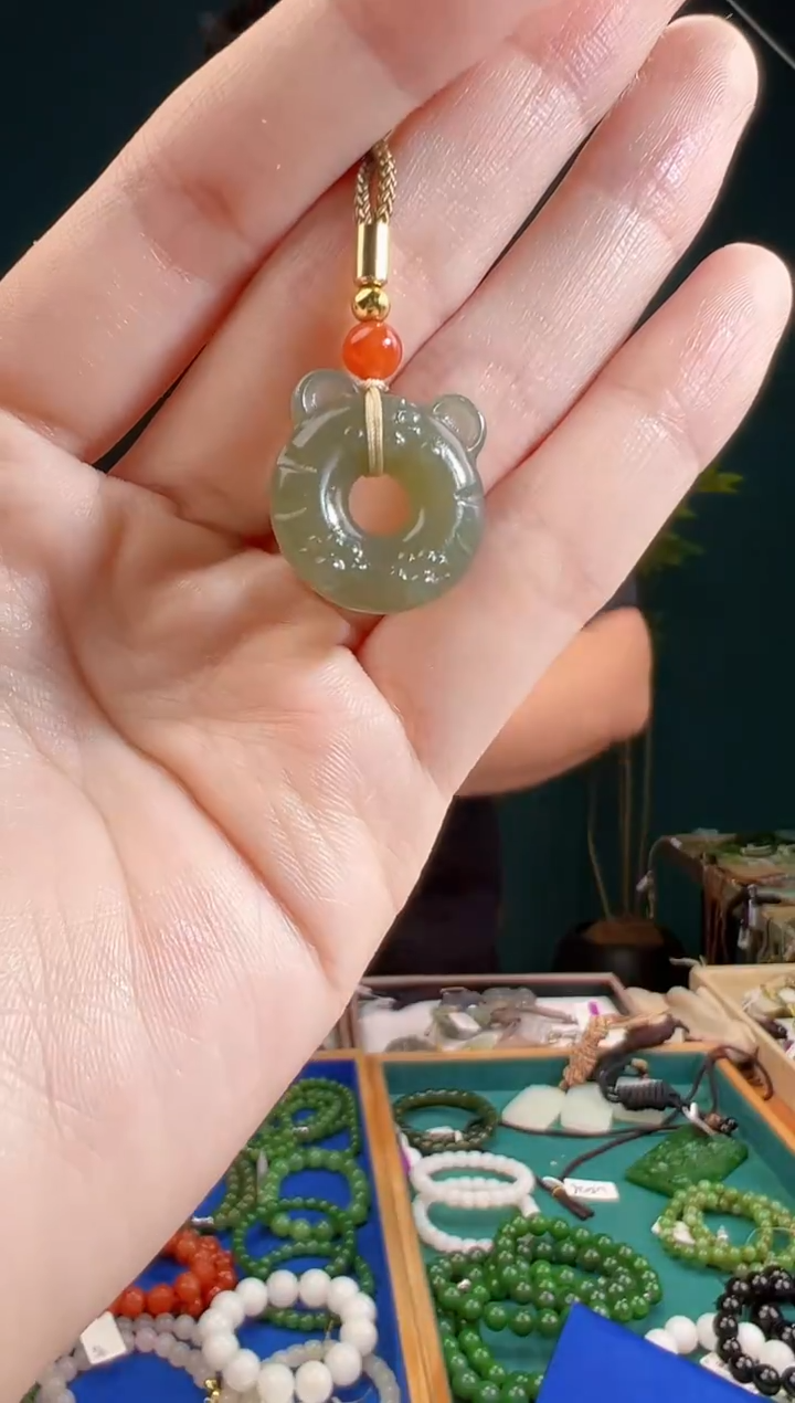 颈饰未镶嵌和田玉一物一证 拍一单发一个