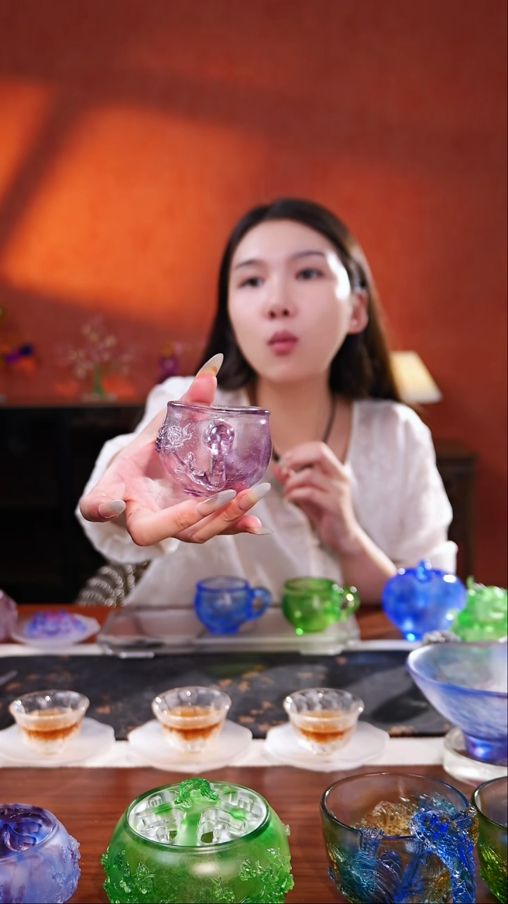 古法琉璃紫色梅花侧把杯