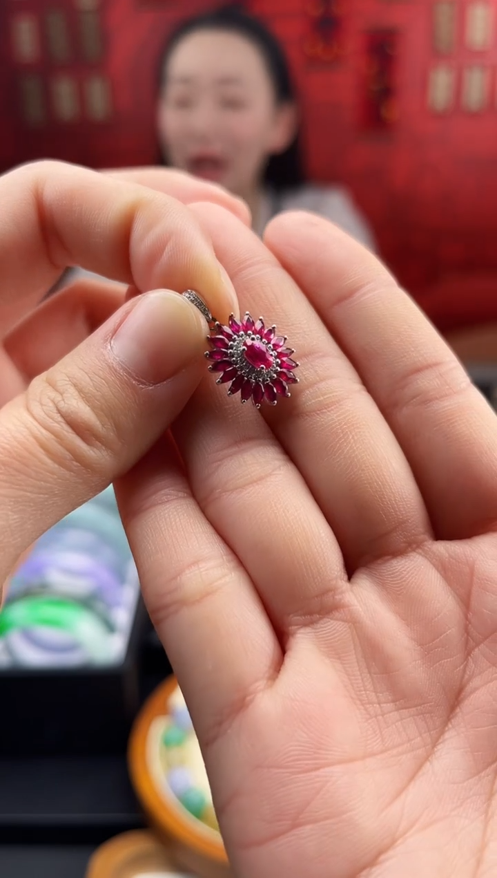 【闪购商品】红宝石颈饰18K金镶嵌吊坠