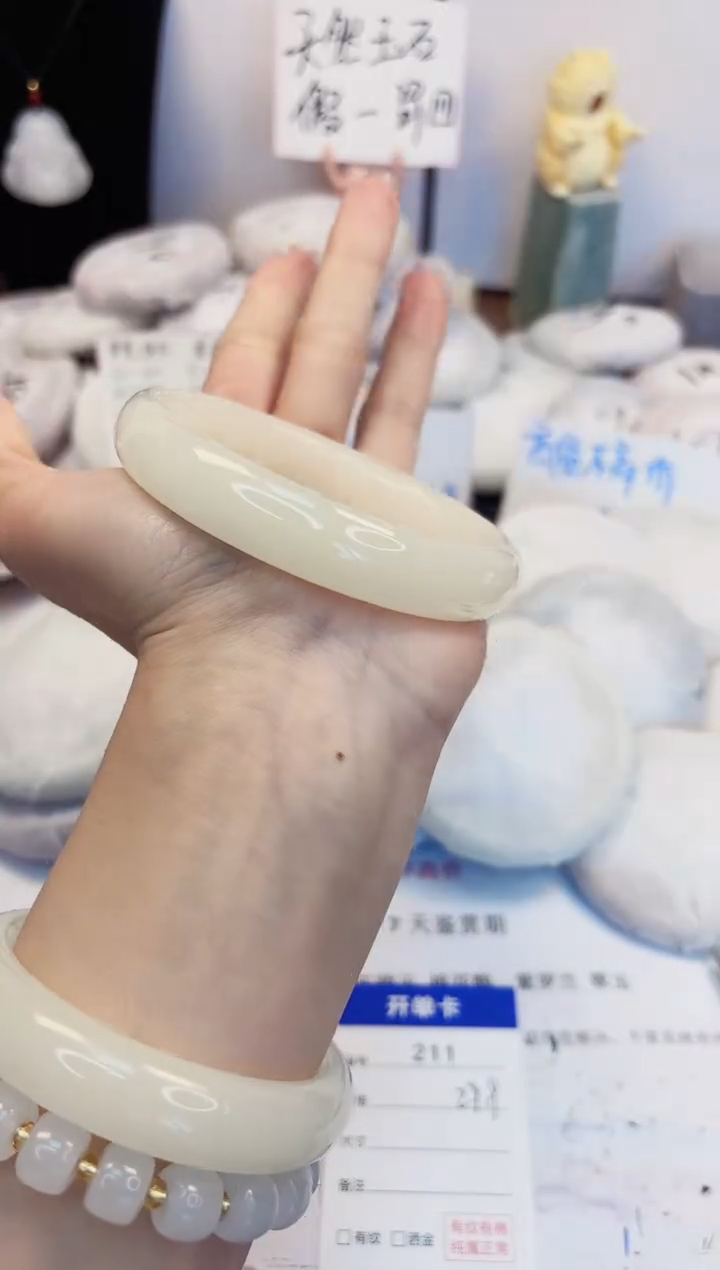 【闪购商品】石英质玉手镯未镶嵌211-玉兰白-圈口62