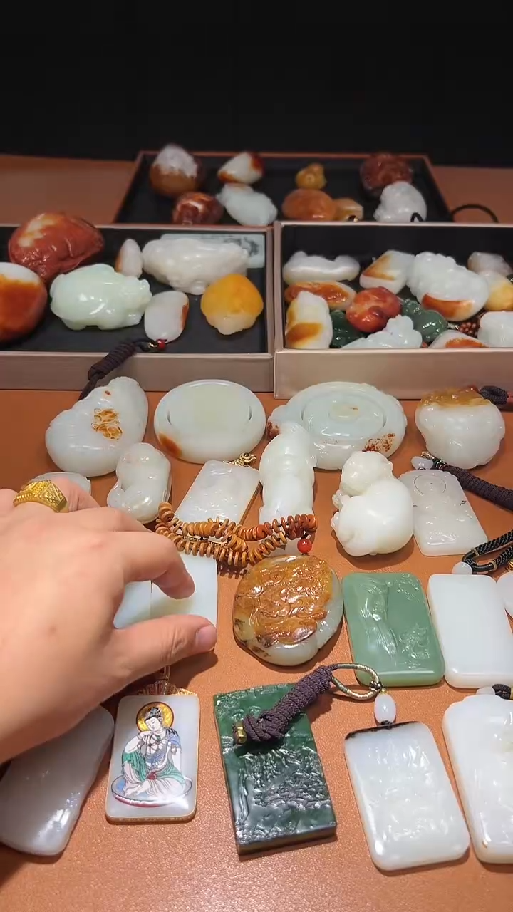 未镶嵌和田玉把件全**。和田玉