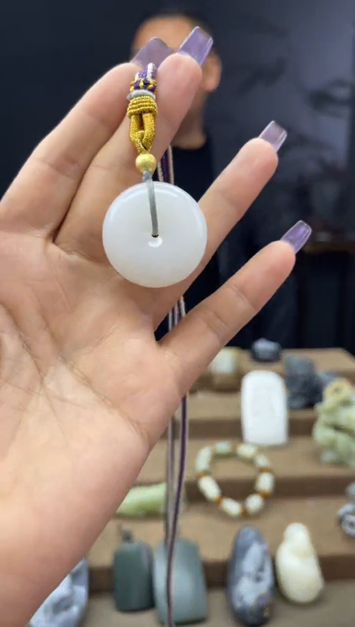 颈饰未镶嵌和田玉1