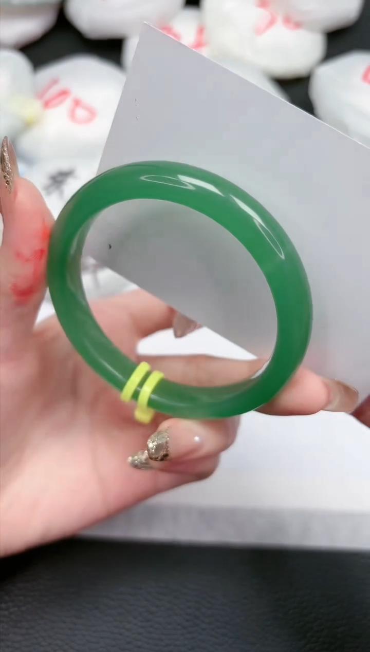 【闪购商品】石英质玉手镯未镶嵌138-56.7