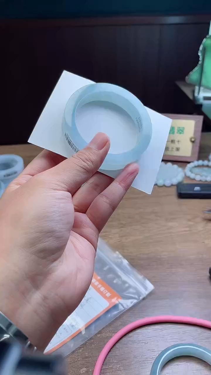 定制翡翠手镯未镶嵌爱*谁定制