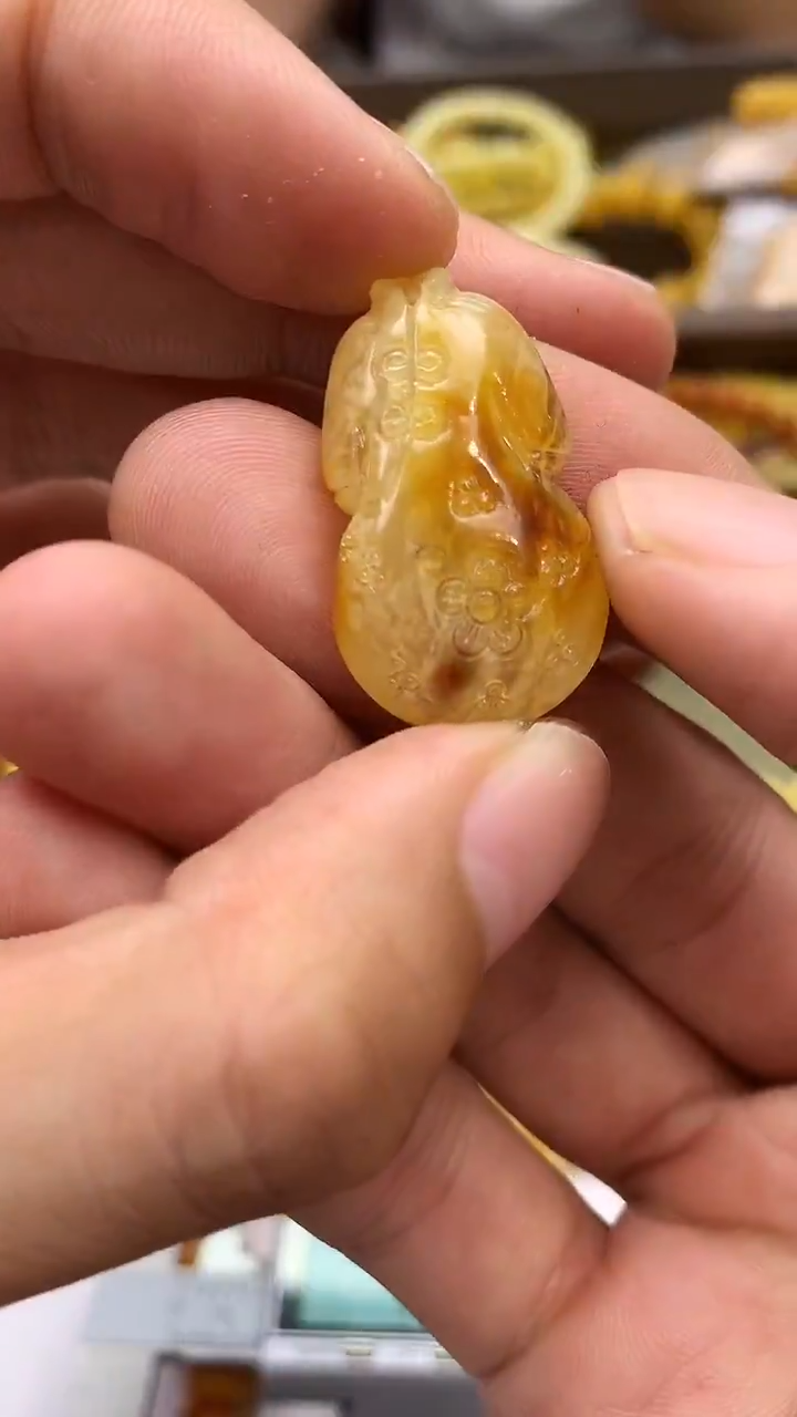 裸石蜜蜡未镶嵌旗袍