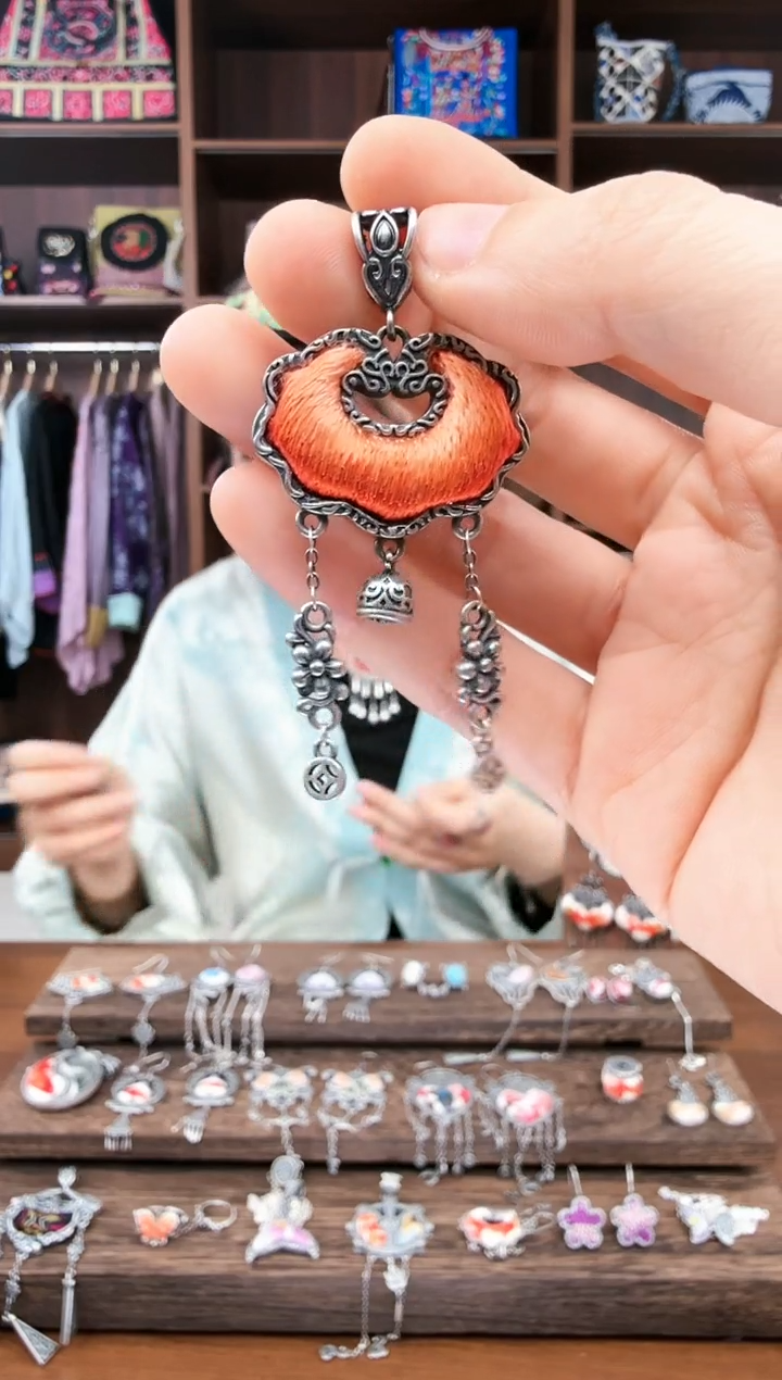 【闪购商品】织绣97蚩梦苗族古绣