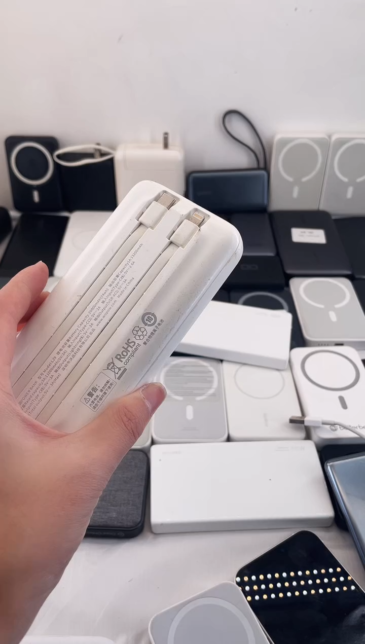 青****少A竞品数据线，商品以直播间为主020