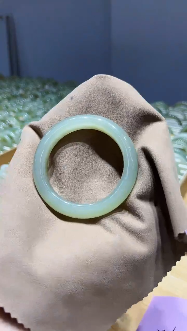 【闪购商品】和田玉手镯未镶嵌V0251和田玉手镯 57