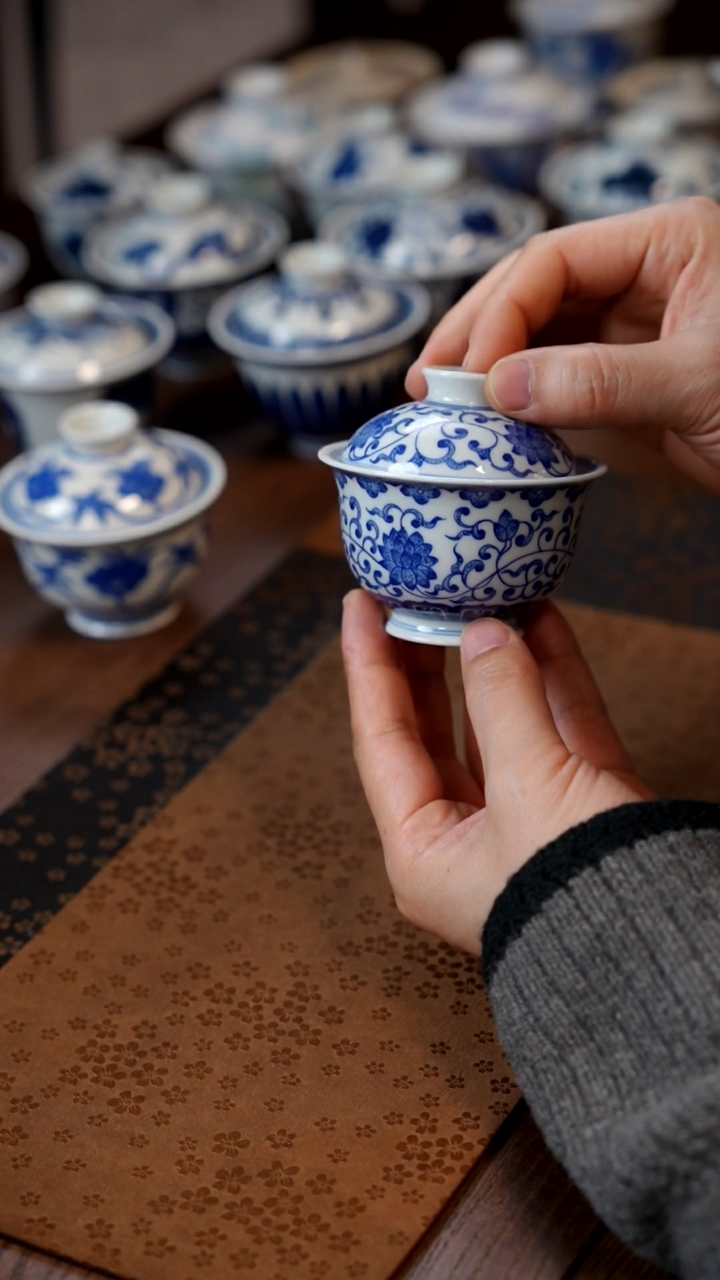 【闪购商品】110缠枝盖碗11111111