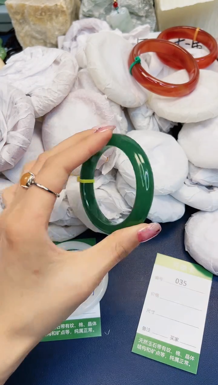 【闪购商品】石英质玉手镯未镶嵌35