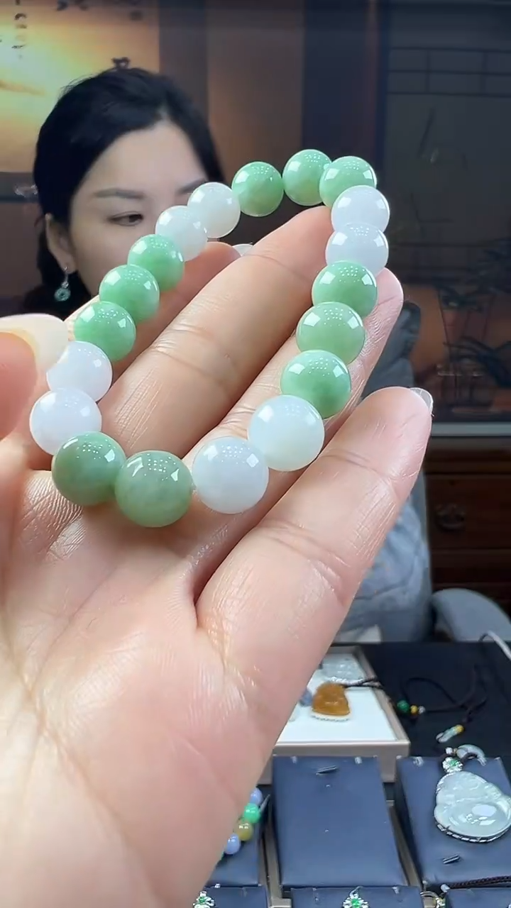 未镶嵌挂件翡翠手串