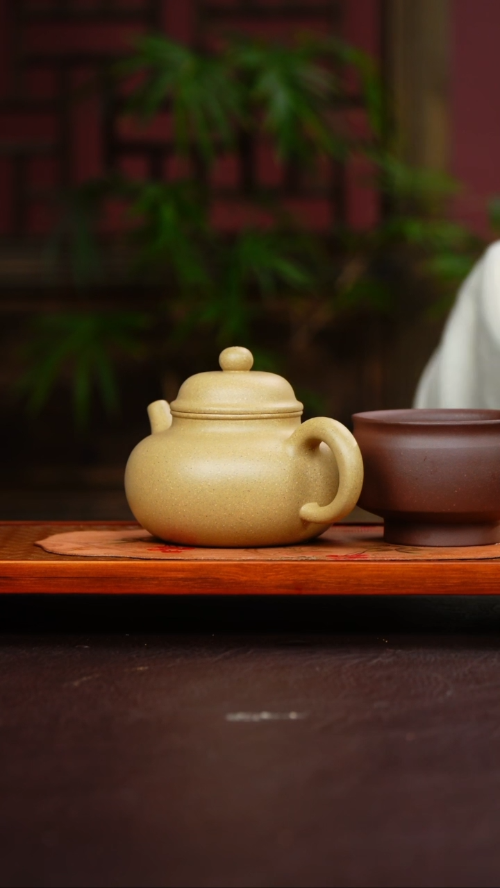 茶壶紫砂吴卫兰本绿容天260cc＋杯