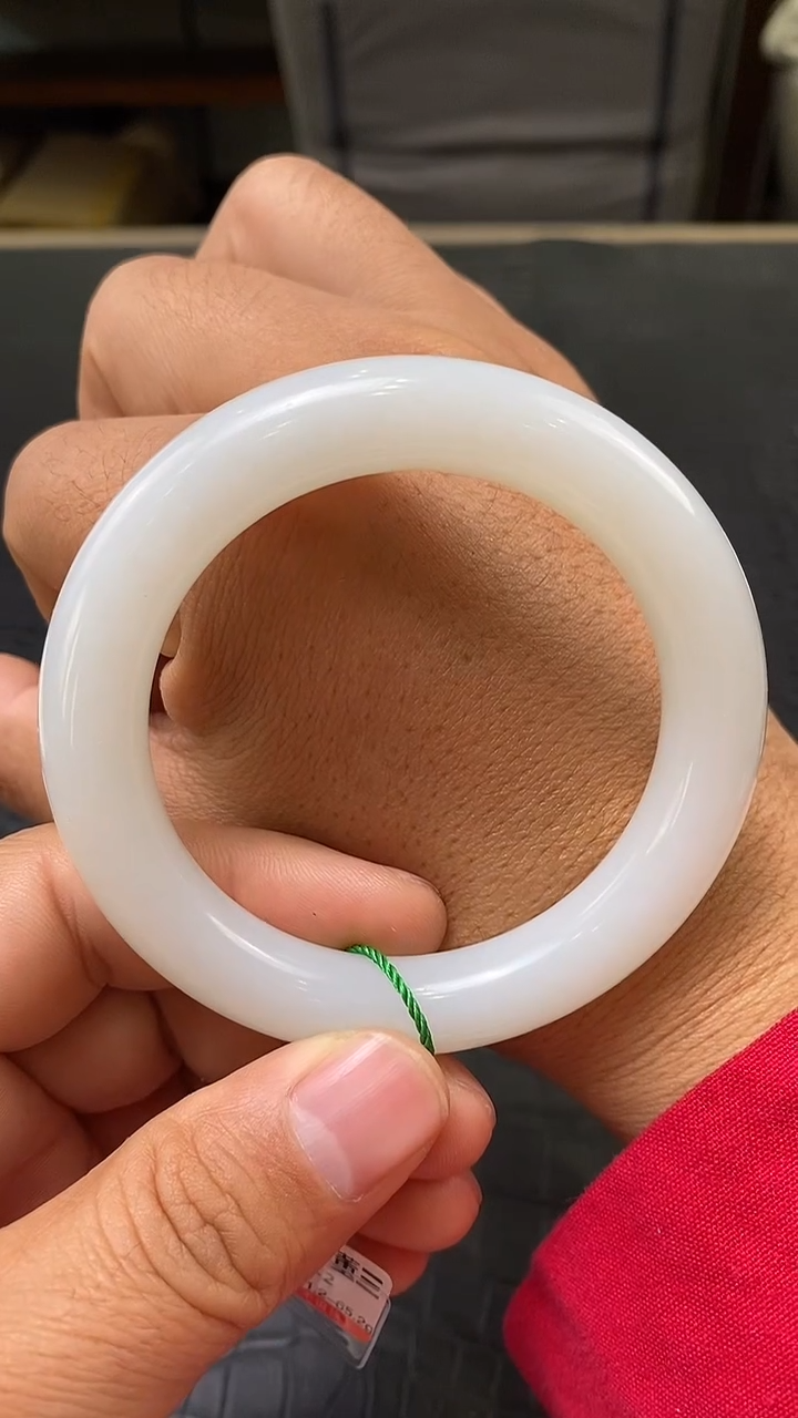 【闪购商品】和田玉白玉手镯未镶嵌一个