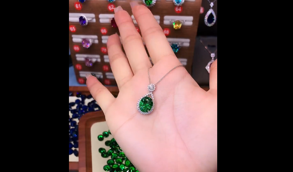 典藏轻奢 -精切高品质森林绿吊坠03110