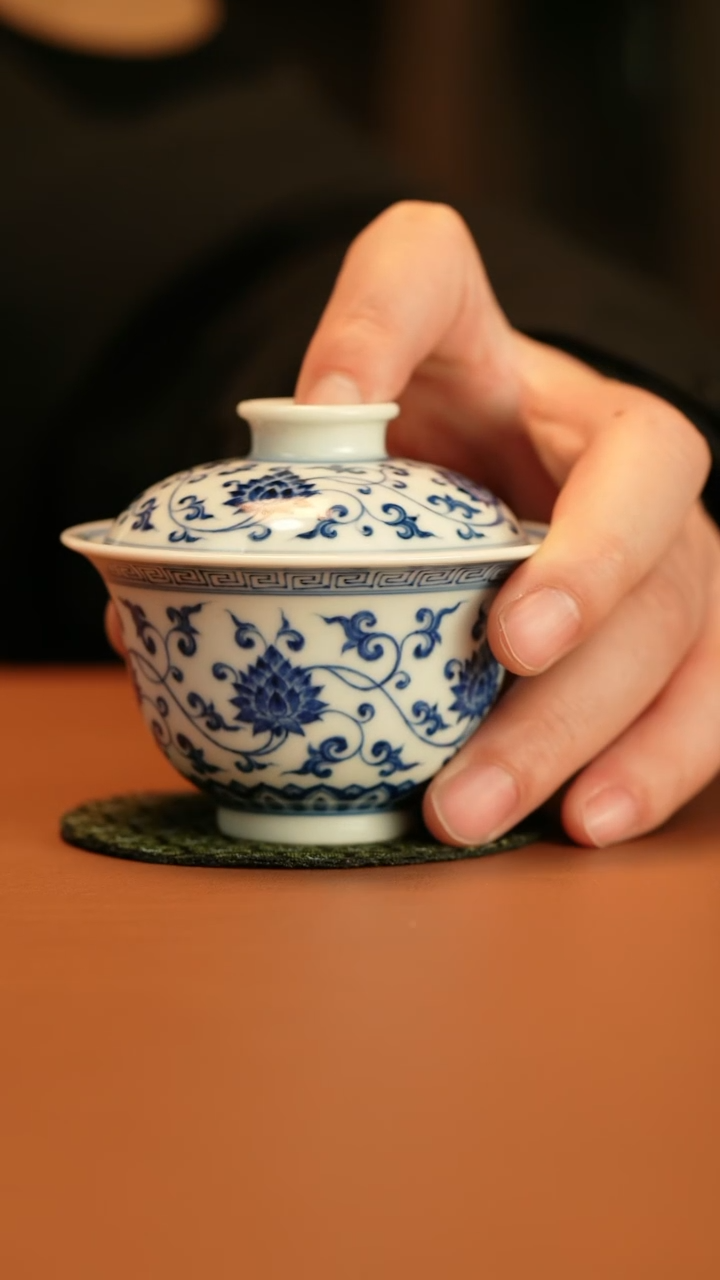 【闪购商品】仿明青花缠枝莲回文盖碗