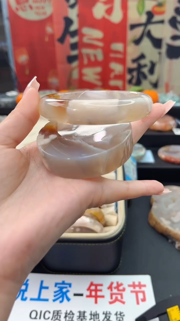 【闪购商品】石英质玉手镯未镶嵌赠送镯心（圈口）63