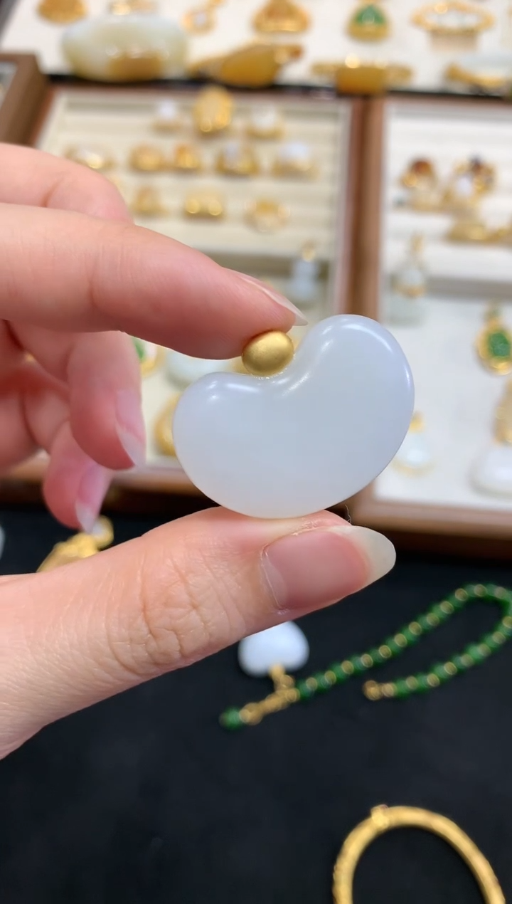 【闪购商品】和田玉吊坠(不含链)18K金镶嵌W652|3980