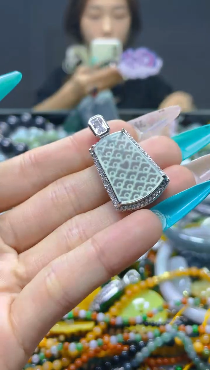 翡翠未镶嵌颈饰/Z/翡翠A货，一件也是批发价