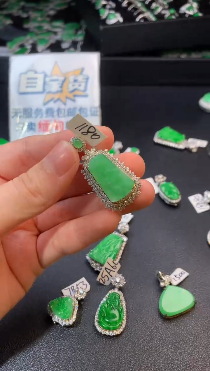 【闪购商品】翡翠颈饰银S925镶嵌翡翠