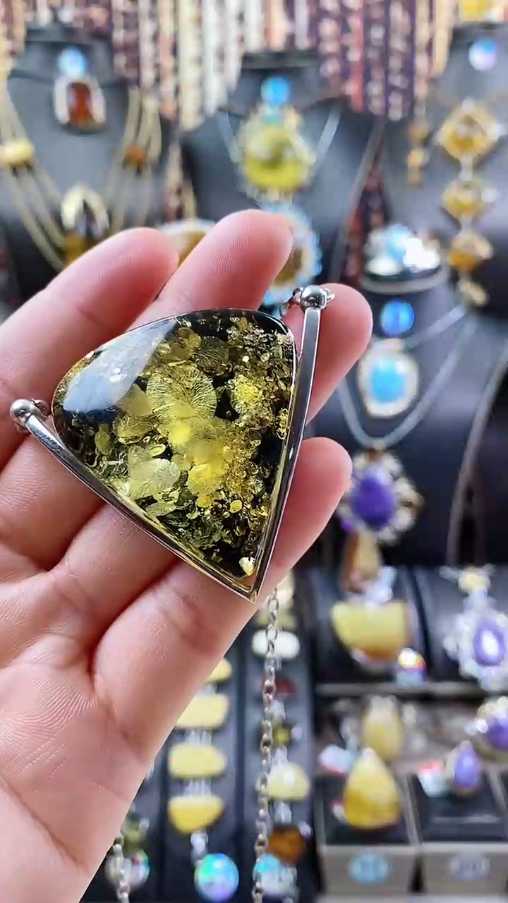 银S925镶嵌颈饰琥珀吊坠