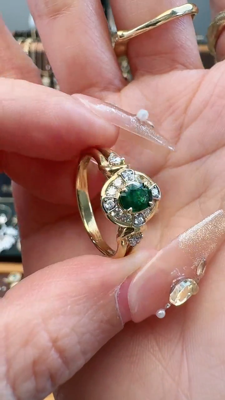 【闪购商品】祖母绿戒指18K金镶嵌18K金祖母绿戒指