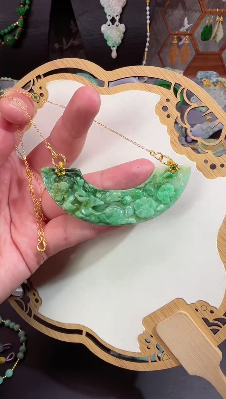 【闪购商品】翡翠颈饰未镶嵌牌子