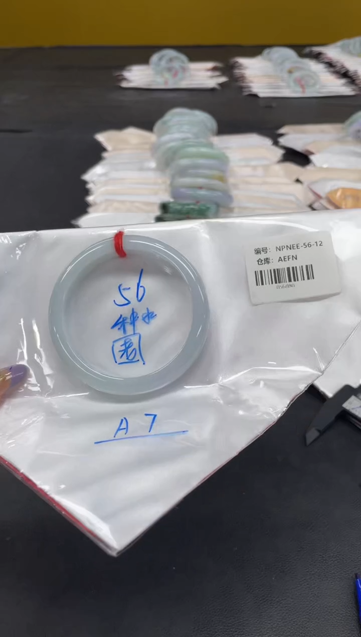 未镶嵌手镯翡翠翡翠手镯