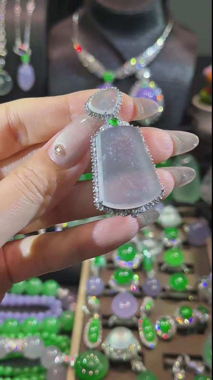 【闪购商品】翡翠颈饰18K金镶嵌吊坠