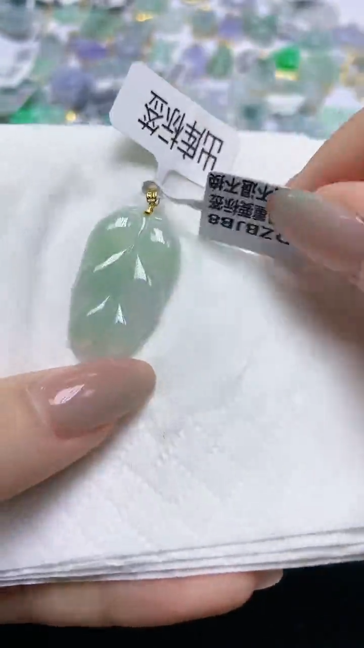 翡翠18K金镶嵌颈饰天然缅甸A货翡翠