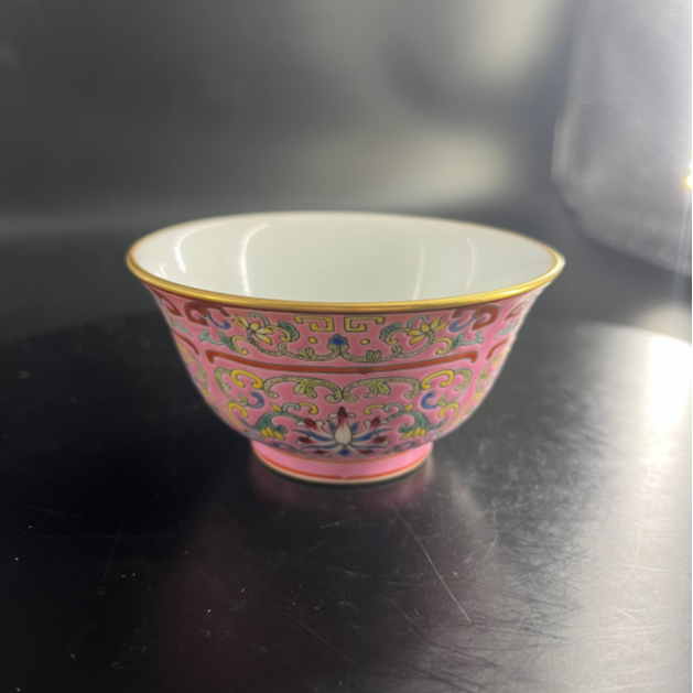 清雍正珐琅彩粉地缠枝莲纹赏杯一对sgbgc-2111788
